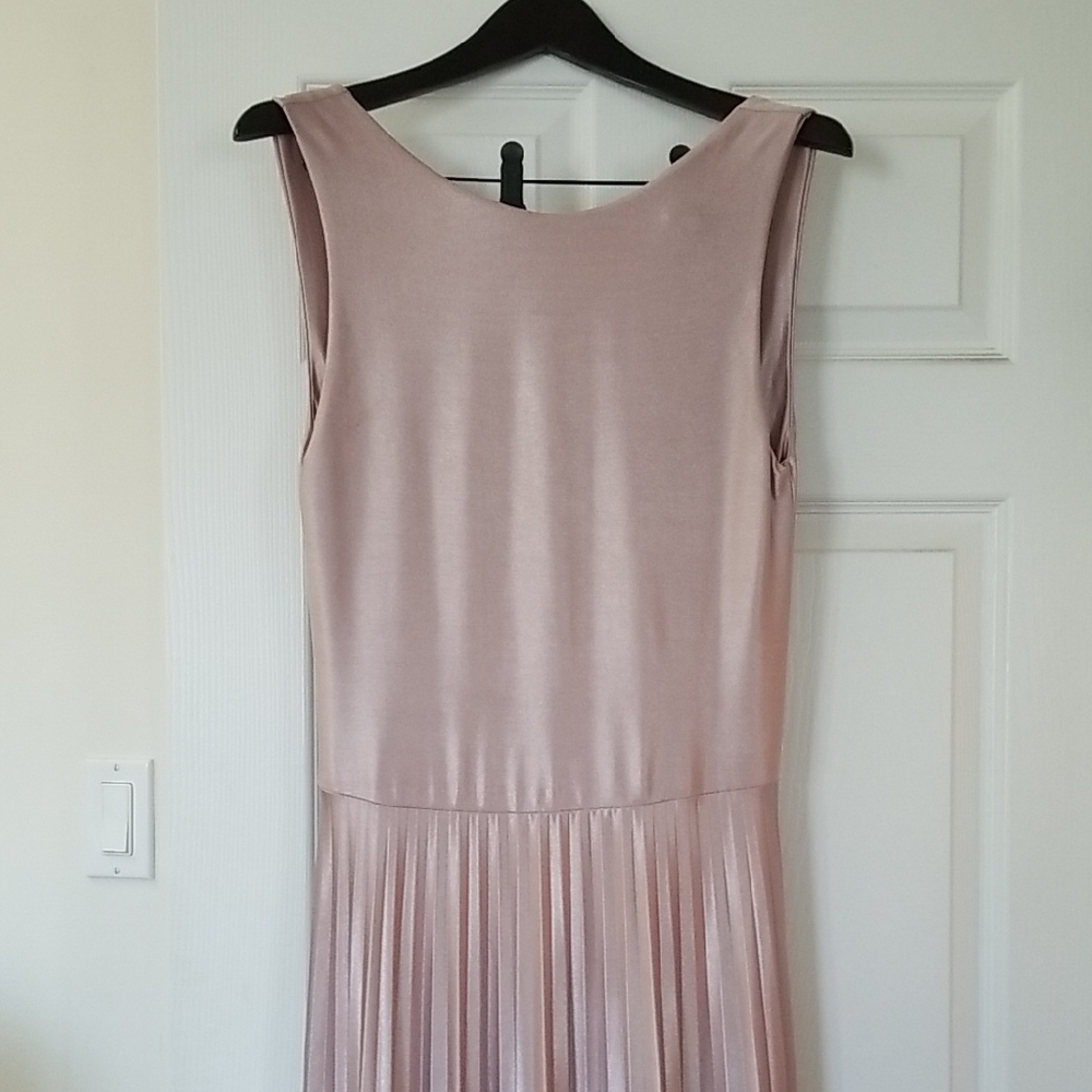 Chic Sleeveless Blush Midi Dress ITALIAN dress.